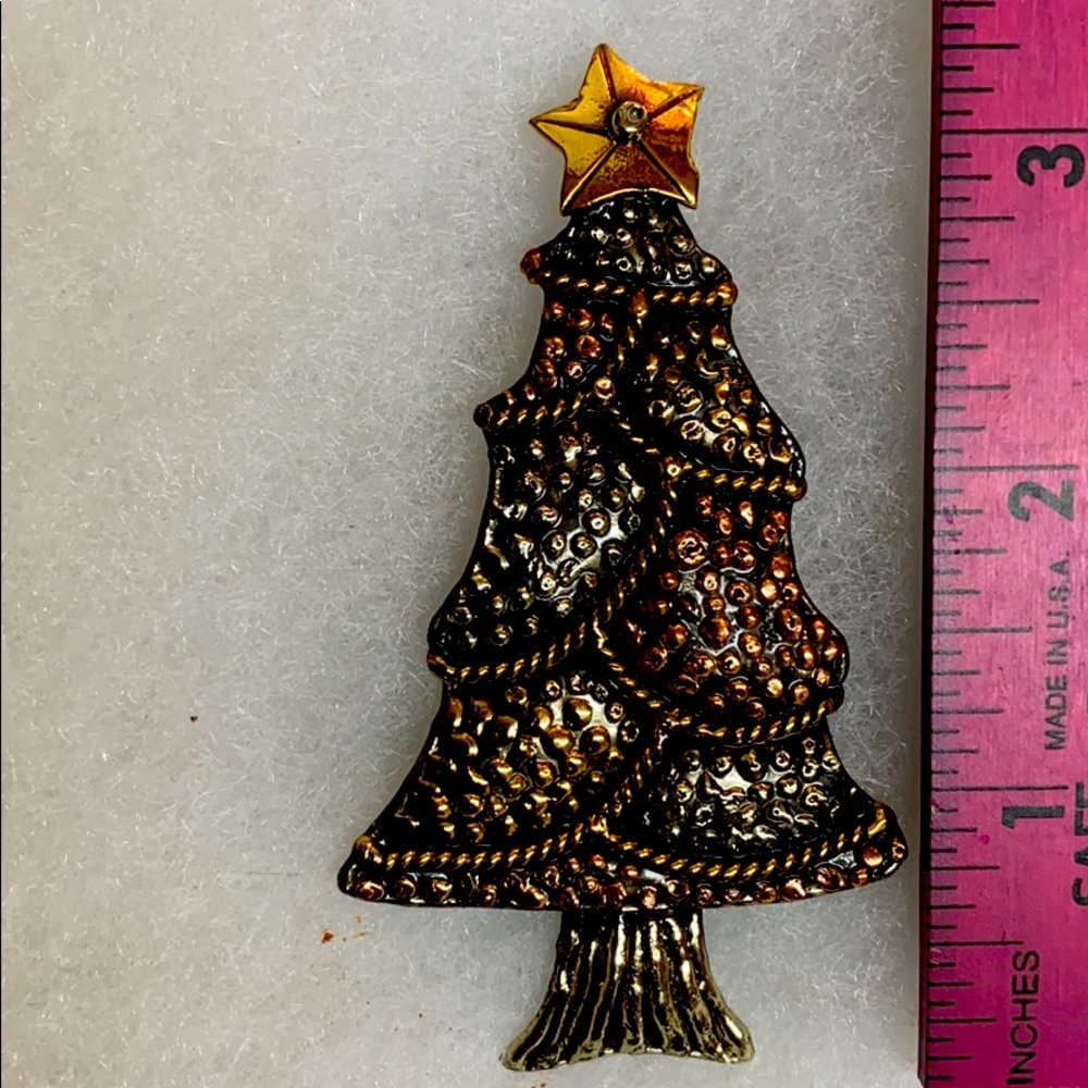 Beautiful costume Christmas 🎄 pin/pendant